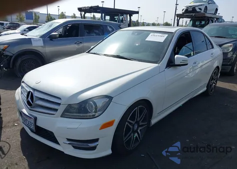 2013 Mercedes-Benz C 250 Sport из США, поврежденный, VIN WDDGF4HB6DR286163